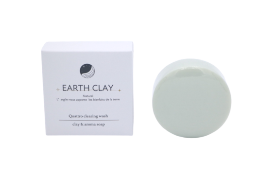 3種類のクレイと沖縄サンゴのクレイ石鹸でお肌の汚れを絡みとるように吸着！！